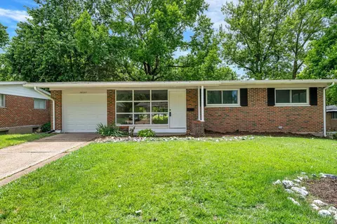 10537 Chickering Dr, Saint Louis, MO 63136