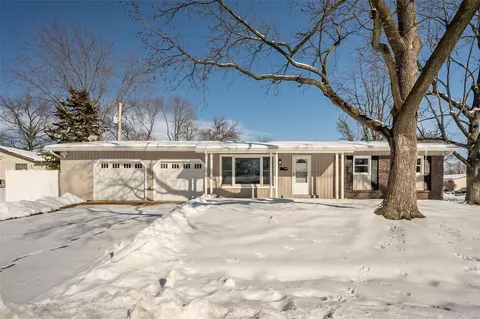 1485 Flamingo Dr, Florissant, MO 63031