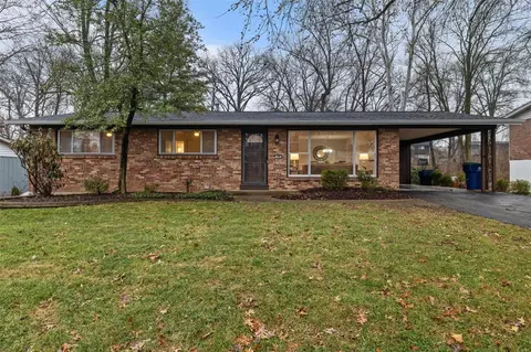 700 Rayburn Ave, Saint Louis, MO 63126