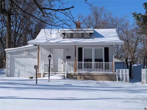 3347 Wismer Rd, Saint Ann, MO 63074