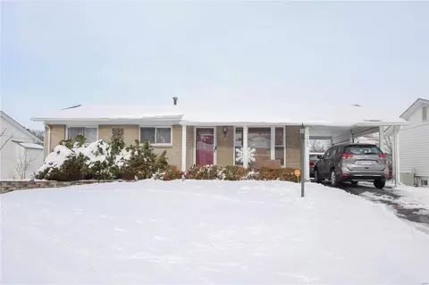 11939 Glen West Dr, Maryland Heights, MO 63043