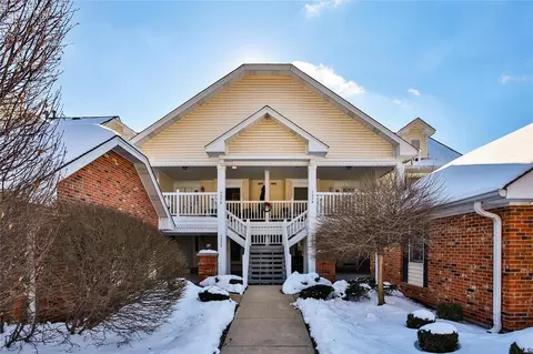 7372 Whitehall Colonial Ln, Saint Louis, MO 63119