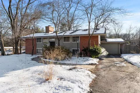 717 Lantern Ln, Saint Louis, MO 63132