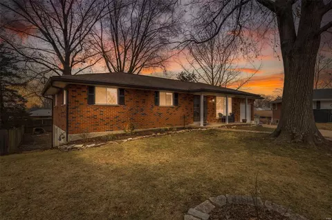 715 El Ray Ct, Mehlville, MO 63125