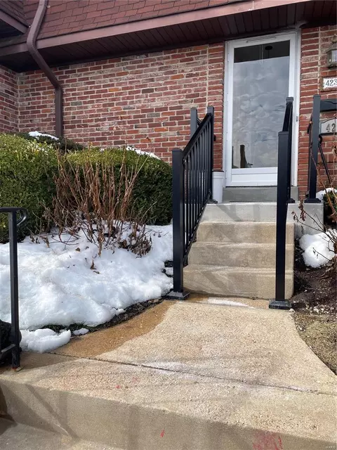 4237 Forest De Ville Dr, Saint Louis, MO 63129