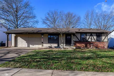 1305 Cypress Trail Ln, Fenton, MO 63026 photo 2