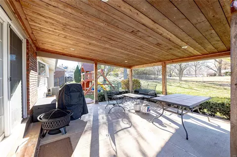 415 Mayfair Dr, Ballwin, MO 63011 photo 9