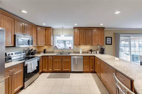 415 Mayfair Dr, Ballwin, MO 63011 photo 2