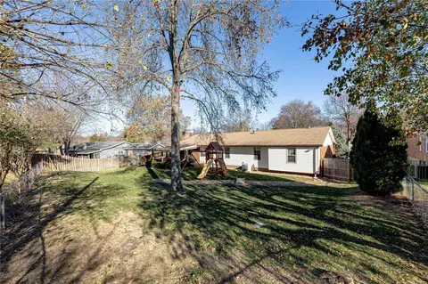 415 Mayfair Dr, Ballwin, MO 63011 photo 30