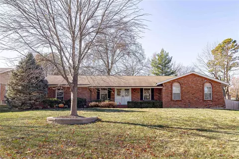 415 Mayfair Dr, Ballwin, MO 63011