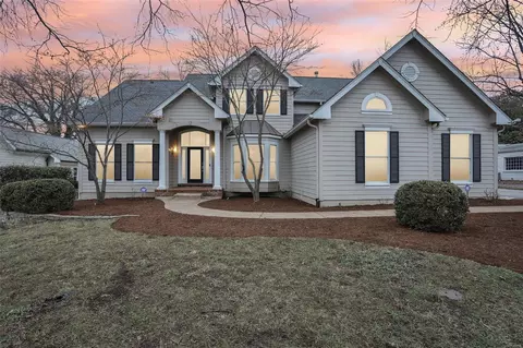 7 Lindworth Dr, Saint Louis, MO 63124