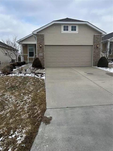 838 Elaine Dr, O'fallon, MO 63366