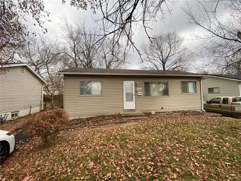 10404 Earl Dr, Saint Louis, MO 63136