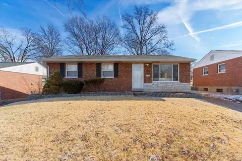 9838 Ione Ln, Saint Louis, MO 63123