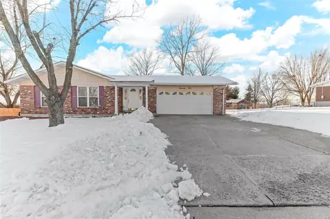 72 Willow Way, Saint Charles, MO 63304