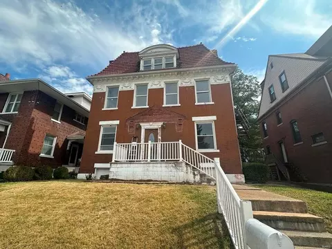 14 Parkland Pl, Saint Louis, MO 63112