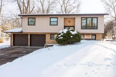 736 Yale Ave, Webster Groves, MO 63119