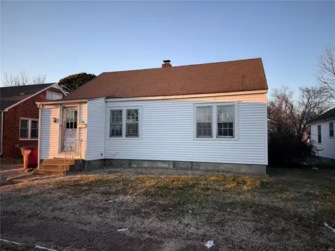 734 E Kathleen St, Sikeston, MO 63801 photo 1