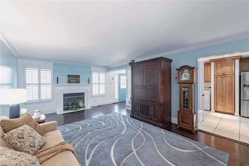 Living - 5491 Kenrick Parke Dr, Saint Louis, MO 63119 photo 1 of 2