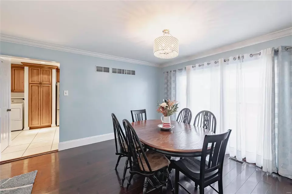 Dining - 5491 Kenrick Parke Dr, Saint Louis, MO 63119 photo 2 of 3