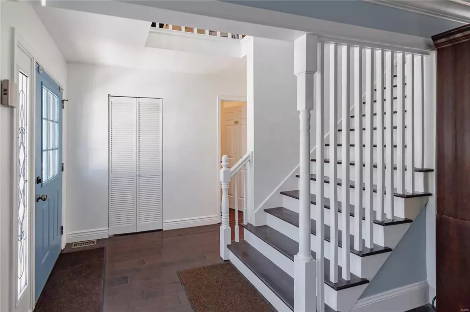 Entry Way - 5491 Kenrick Parke Dr, Saint Louis, MO 63119 photo 2 of 3