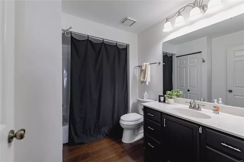 Bath - 5491 Kenrick Parke Dr, Saint Louis, MO 63119 photo 4 of 4