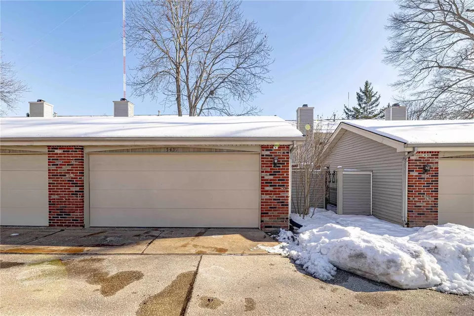 Exterior - 5491 Kenrick Parke Dr, Saint Louis, MO 63119 photo 5 of 6