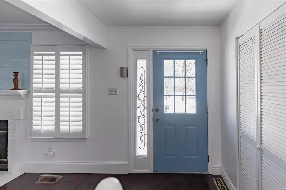 Entry Way - 5491 Kenrick Parke Dr, Saint Louis, MO 63119 photo 1 of 3