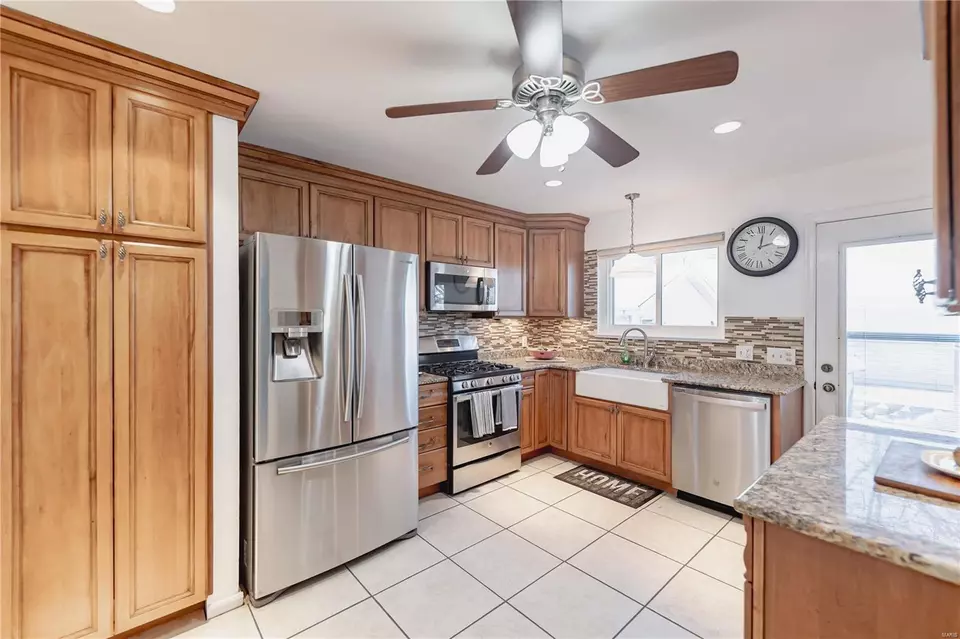 Kitchen - 5491 Kenrick Parke Dr, Saint Louis, MO 63119 photo 1 of 4