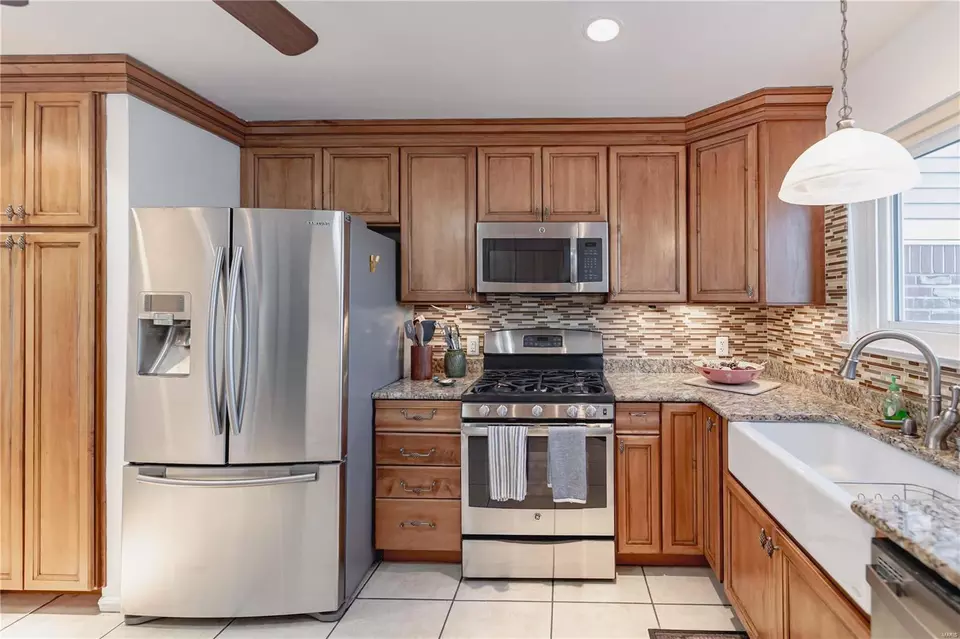 Kitchen - 5491 Kenrick Parke Dr, Saint Louis, MO 63119 photo 4 of 4