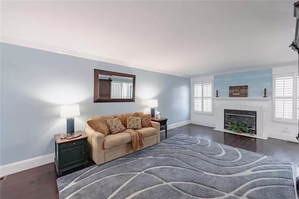 Living - 5491 Kenrick Parke Dr, Saint Louis, MO 63119 photo 2 of 2