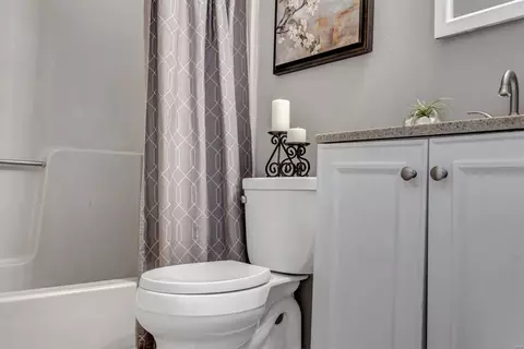 Bath - 623 Wallach Dr, Eureka, MO 63025 photo 2 of 3