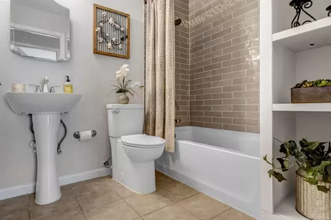 Bath - 623 Wallach Dr, Eureka, MO 63025 photo 1 of 3