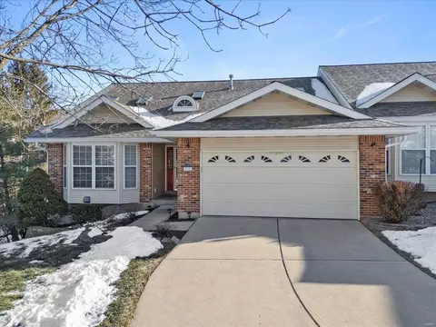 818 Brae Ct, Chesterfield, MO 63017
