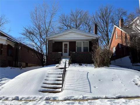 2131 Princeton Pl, Saint Louis, MO 63117