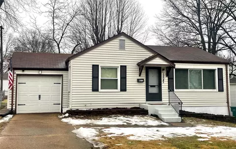 1204 Laire Dr, Saint Louis, MO 63137