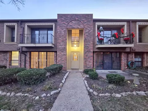 334 Chapel Rdg #A, Hazelwood, MO 63042