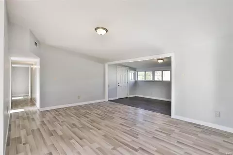 8531 Midwood Ave, Berkeley, MO 63134 photo 10