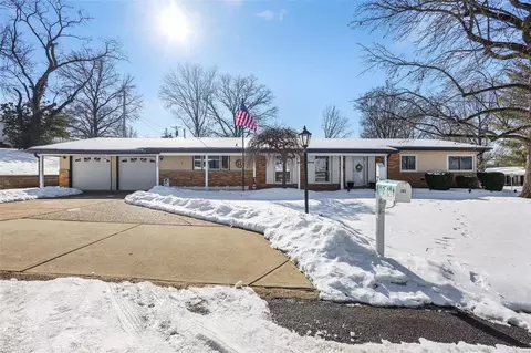 762 Gradient Dr, Saint Louis, MO 63125