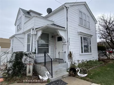 8700 Mackenzie Rd, Saint Louis, MO 63123