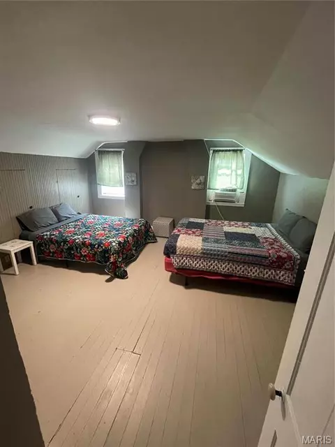 Bedroom - 606 Washington St, Hermann, MO 65041 photo 4 of 7
