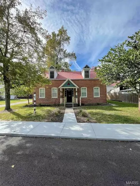 Exterior - 606 Washington St, Hermann, MO 65041 photo 1 of 4