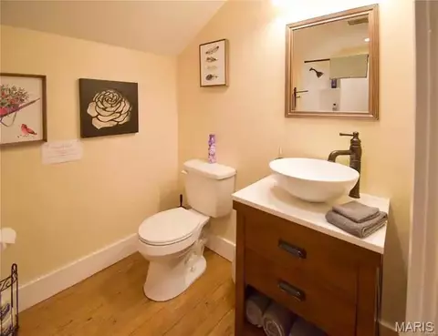 Bath - 606 Washington St, Hermann, MO 65041 photo 1 of 3