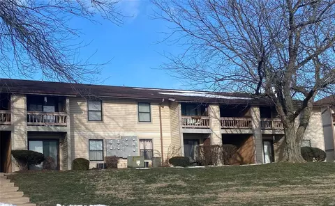 1407 Summergate Pkwy #F, Saint Charles, MO 63303