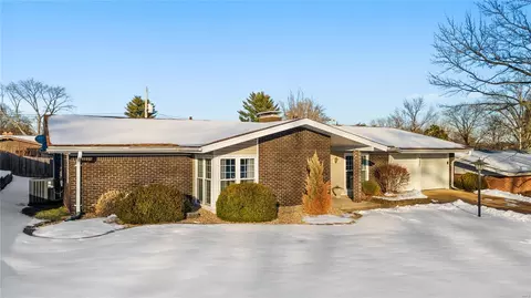 9227 Laurel Hill Dr, Saint Louis, MO 63126