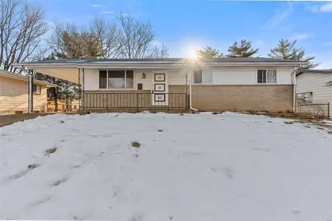 2740 Morris Dr, Florissant, MO 63031