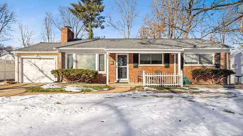 437 Ashwood Ln, Saint Louis, MO 63122