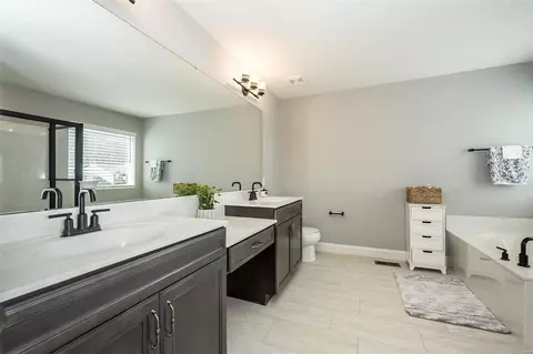 Bath - 5205 Eagle Wing Ct, Eureka, MO 63025 photo 4 of 7