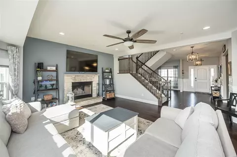 Living - 5205 Eagle Wing Ct, Eureka, MO 63025 photo 2 of 2