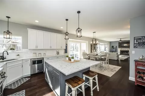 Kitchen - 5205 Eagle Wing Ct, Eureka, MO 63025 photo 4 of 5